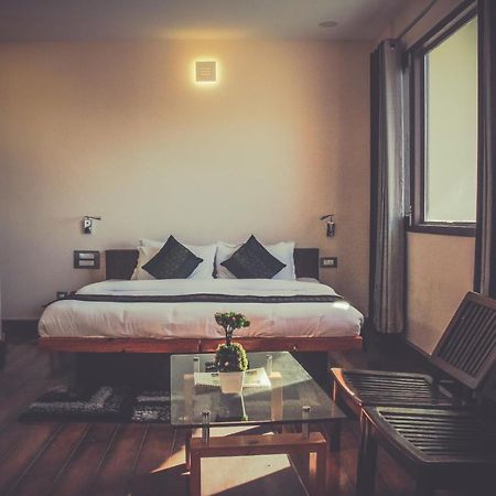M Hotel And Restaurant McLeod Gandzs Kültér fotó