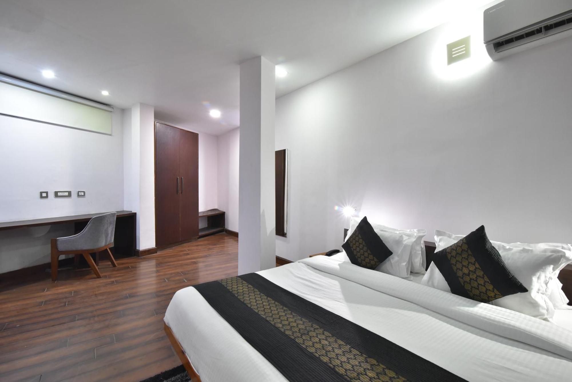 M Hotel And Restaurant McLeod Gandzs Kültér fotó