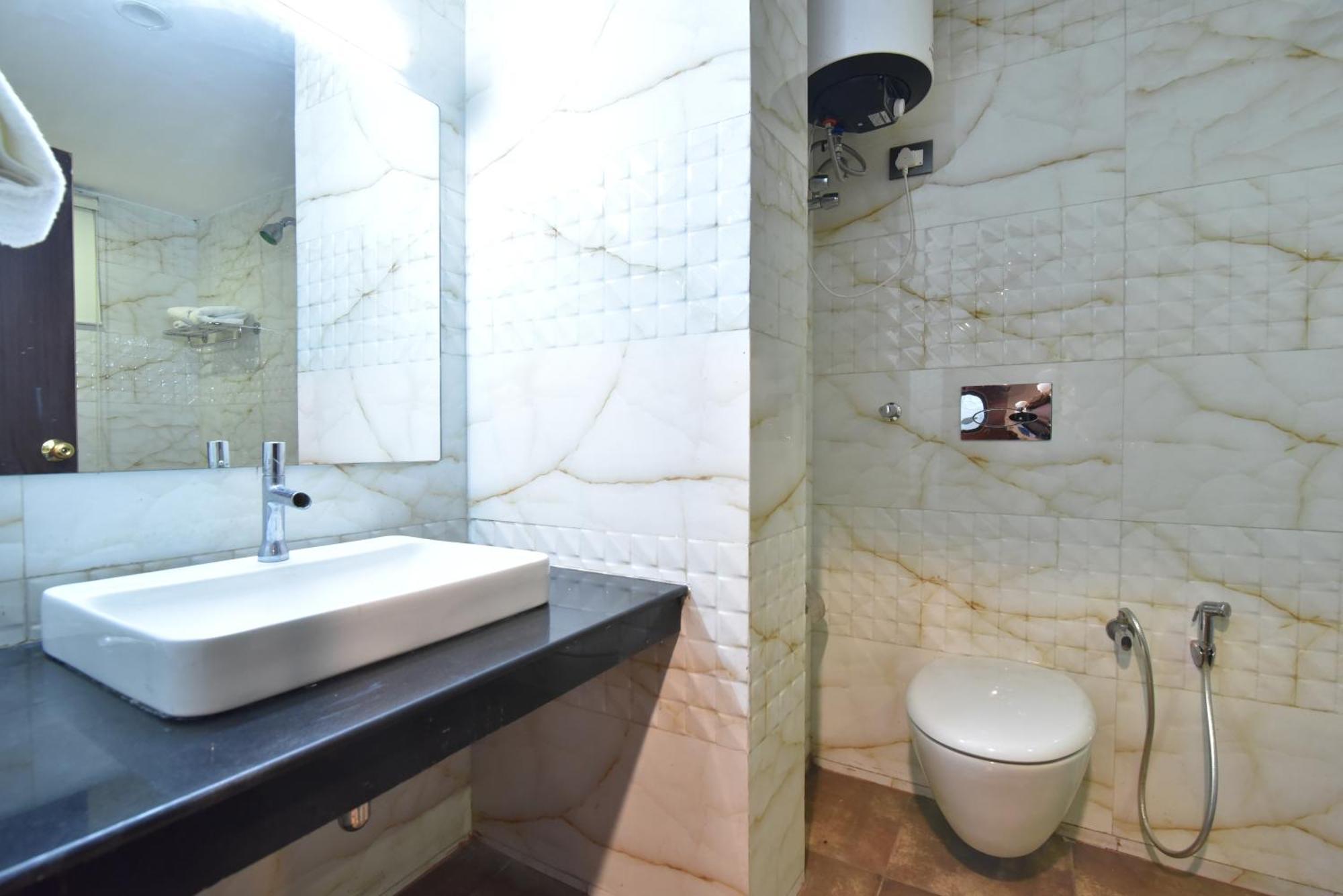 M Hotel And Restaurant McLeod Gandzs Kültér fotó