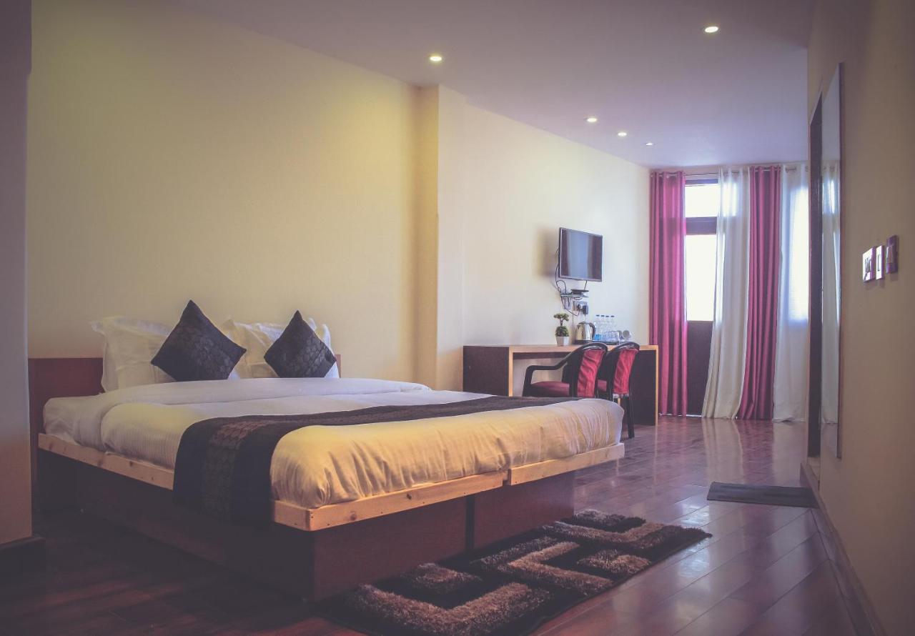 M Hotel And Restaurant McLeod Gandzs Kültér fotó