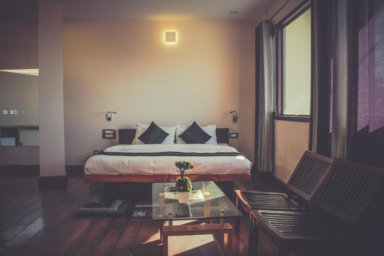M Hotel And Restaurant McLeod Gandzs Kültér fotó